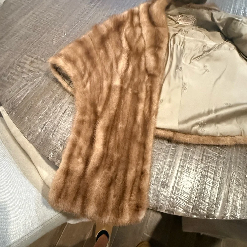 Luxurious Brown Fur Coat - Picture 8 of 9